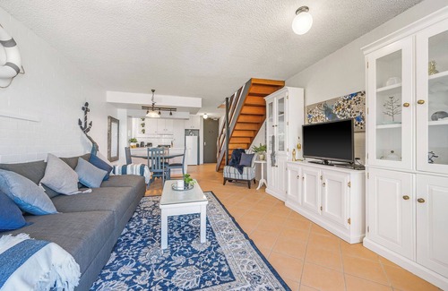 Flynns Beach Apartment | Beachpark 11 - 2 Bedroom unit, Amazing Views, Across from the beach