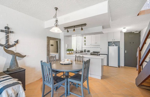 Flynns Beach Apartment | Beachpark 11 - 2 Bedroom unit, Amazing Views, Across from the beach