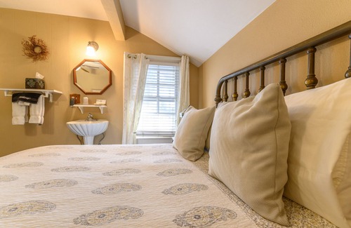 Bluff Heights Bed & Breakfast | Beachrunners Inn