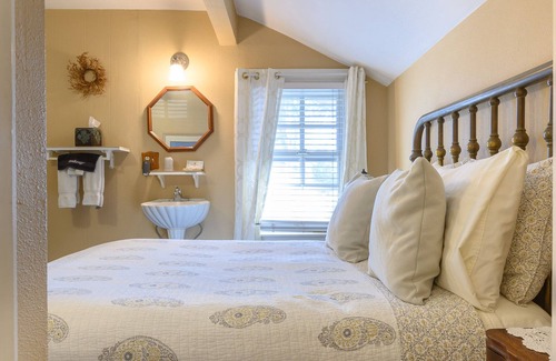 Bluff Heights Bed & Breakfast | Beachrunners Inn