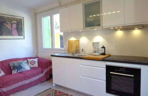 Argeles Plage Apartment | Beachside 2-Bed Apartment for 5 with Garden, BBQ & WiFi
