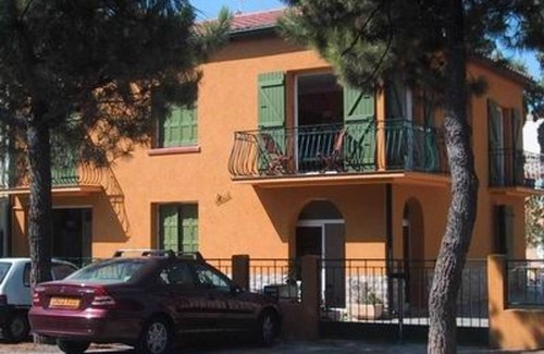 Argeles Plage Apartment | Beachside 2-Bed Apartment for 5 with Garden, BBQ & WiFi