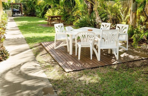 Torquay Apartment | Beachside 2 bedroom apartment with pool