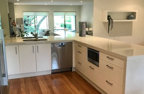 Newport Apartment | Beachside 3 bedroom apartment