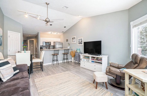 Traverse City Condo | Beachside 323 Waterfront Condo