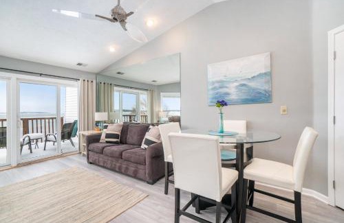 Traverse City House | Beachside 323 Waterfront Condo
