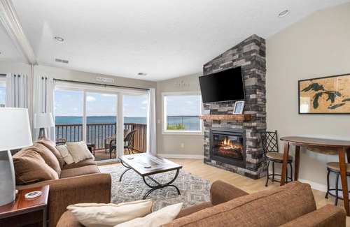Traverse City Apartment | Beachside 329 Waterfront Condo