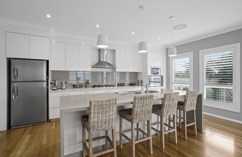 Warilla House | Beachside 4 Bedroom Luxury Home - meters to the beach!