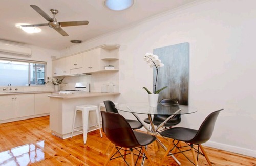 Grange Villa | Beachside and 15mins to city. Perfect for LIV Golf, 4 mins away. Pet Friendly!