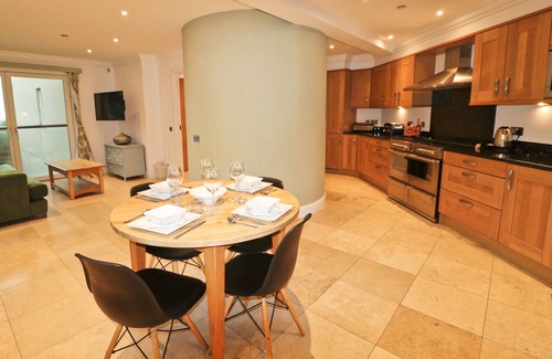 Treyarnon Apartment | Beachside apartment, two storeys with sea views