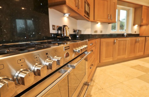 Treyarnon Apartment | Beachside apartment, two storeys with sea views