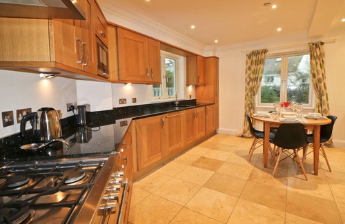 Treyarnon Apartment | Beachside apartment, two storeys with sea views