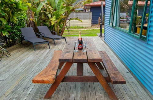 Tata Beach House | Beachside Bach - Ligar Bay Holiday Home