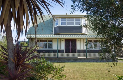 Beauty Point House | Beachside - Beauty Point. nUnique Spacious Waterfront Pet-friendly
