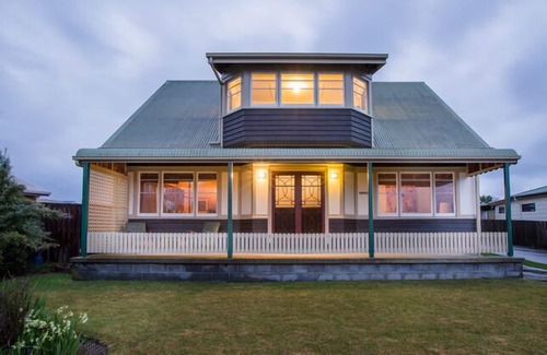 Beauty Point House | Beachside - Beauty Point. nUnique Spacious Waterfront Pet-friendly