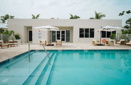 Dania Beach Apartment | Beachside Bliss | 1BR Condo w/Pool | Dania Beach