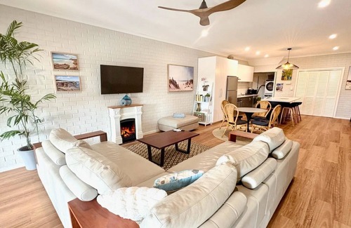 Geographe House | Beachside Bliss at Galley Cove House – Renovated 2BR Retreat