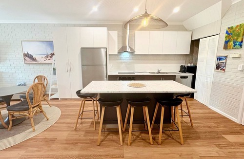 Geographe House | Beachside Bliss at Galley Cove House – Renovated 2BR Retreat