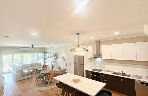 Geographe House | Beachside Bliss at Galley Cove House – Renovated 2BR Retreat