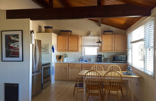 Indian Neck Heights Cottage | Beachside Bliss β Beautiful Cottage Steps from the Sea π