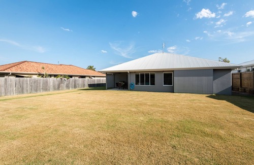 Mudjimba House | Beachside bliss in NEW house with huge backyard