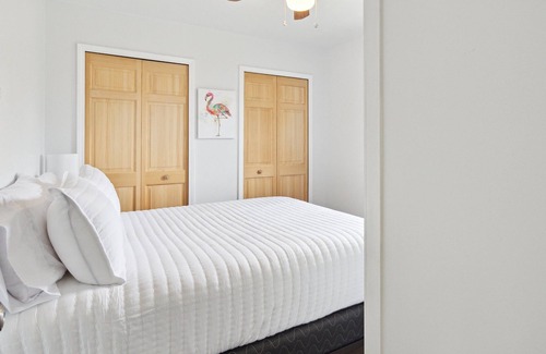 Long Lake House | Beachside Bliss Meets Lakeside Tranquility. Your Perfect Getaway Awaits!