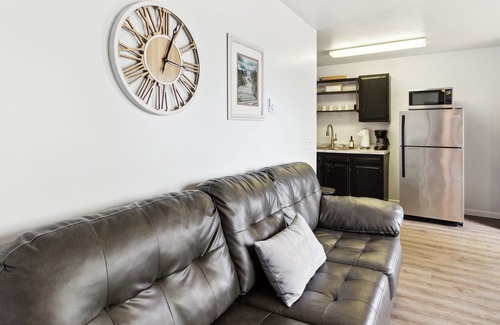 Long Lake House | Beachside Bliss Meets Lakeside Tranquility. Your Perfect Getaway Awaits!