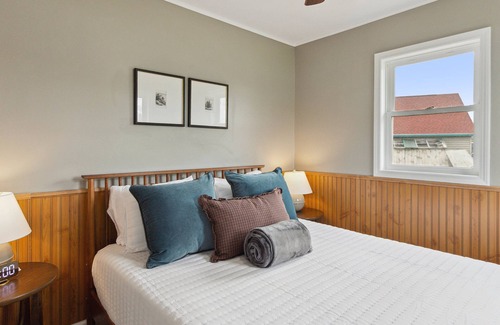 Long Lake House | Beachside Bliss Meets Lakeside Tranquility. Your Perfect Getaway Awaits!
