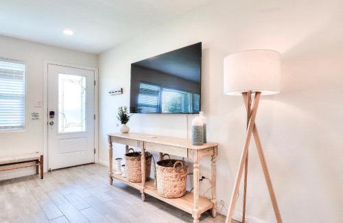 South Oceanside House | Beachside Bliss Spacious 3BR Retreat, Steps to Ocean