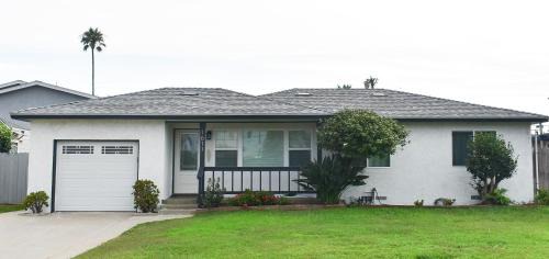 South Oceanside House | Beachside Bliss Spacious 3BR Retreat, Steps to Ocean