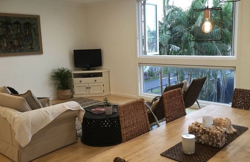 Warilla House | BEACHSIDE BLISS- Warilla