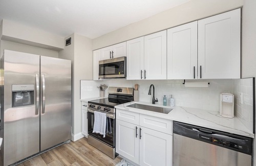 Ocean Woods House | Beachside Bungalow- minutes from the beach and cruise ships!