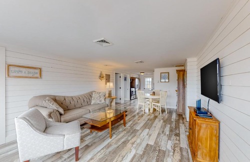 West Dennis House | Beachside Bungalow - A