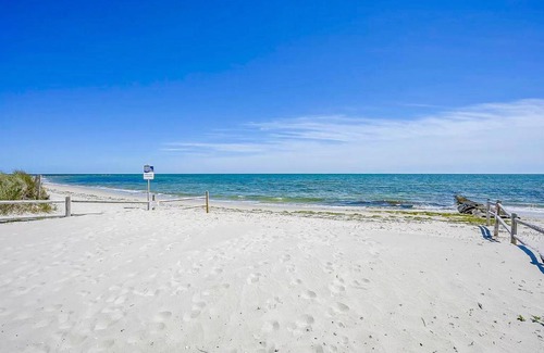 West Dennis House | Beachside Bungalow - B
