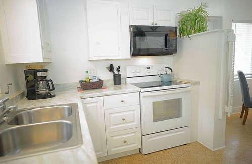 Lauderdale Beach House | Beachside Cottage, direct Ocean Access