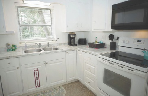 Lauderdale Beach House | Beachside Cottage, direct Ocean Access