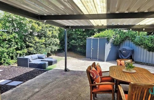 Blacksmiths House | Beachside Cottage across from Blacksmiths Beach