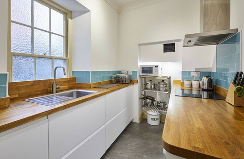 Sandsend Cottage | BEACHSIDE COTTAGE, character holiday cottage in Sandsend