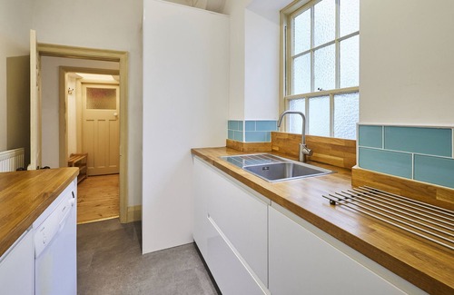 Sandsend Cottage | BEACHSIDE COTTAGE, character holiday cottage in Sandsend