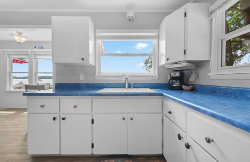 Lake City Cottage | Beachside Cottage on Sapphire Lake