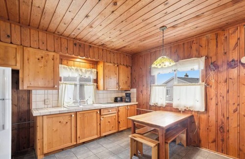 Greenbush House | Beachside Cottages for Groups- Sleeps up to 40!