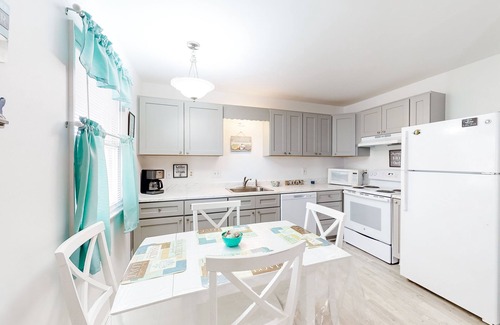 Caine Woods Condo | Beachside dog-friendly condo with furnished deck & walkable location