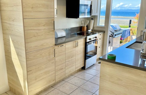Regional District of Nanaimo Hotel | Beachside family retreat w/Private Raft, paddleboards, Firepit, Kayaks.