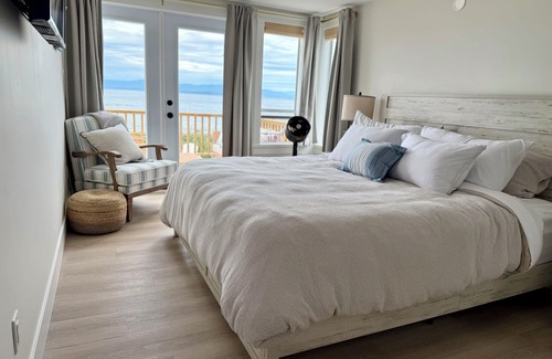 Regional District of Nanaimo Hotel | Beachside family retreat w/Private Raft, paddleboards, Firepit, Kayaks.
