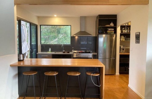 Carlton House | Beachside Family Surf Retreat