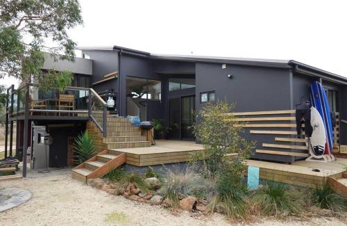 Carlton House | Beachside Family Surf Retreat