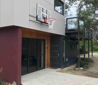 Carlton House | Beachside Family Surf Retreat
