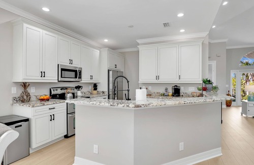 Bonita Shores House | Beachside Fun House Spacious 4-bedroom home with Pool Hot Tub Close To The Beach