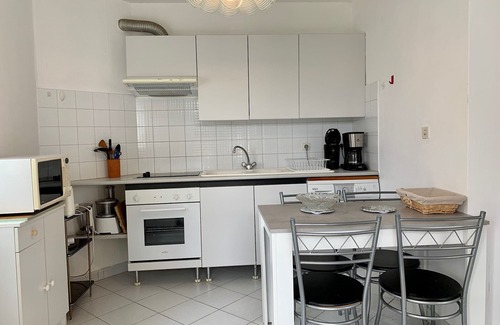 Bouzigues Apartment | Beachside Garden Apartment in Bouzigues - 2 Keys, Parking Included