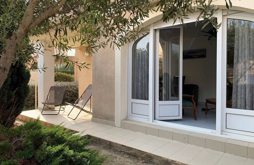 Bouzigues Apartment | Beachside Garden Apartment in Bouzigues - 2 Keys, Parking Included